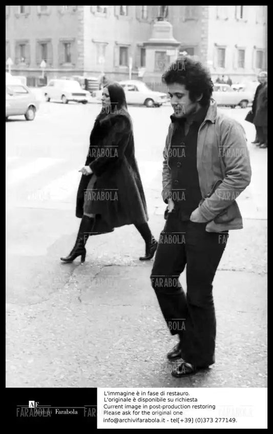 Lucio Battisti e Grazia Letizia Veronese, Milano, 1974 - Farabola Immagine digitale