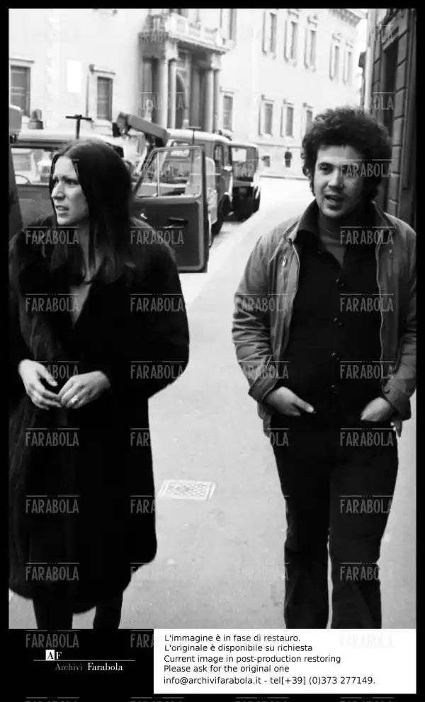 Lucio Battisti e Grazia Letizia Veronese, Milano, 1974 - Farabola Immagine digitale