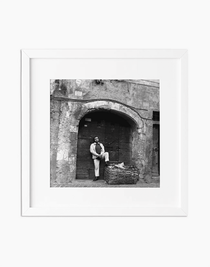 Lucio Dalla, Roma 1965 — stampa fine art con cornice bianca