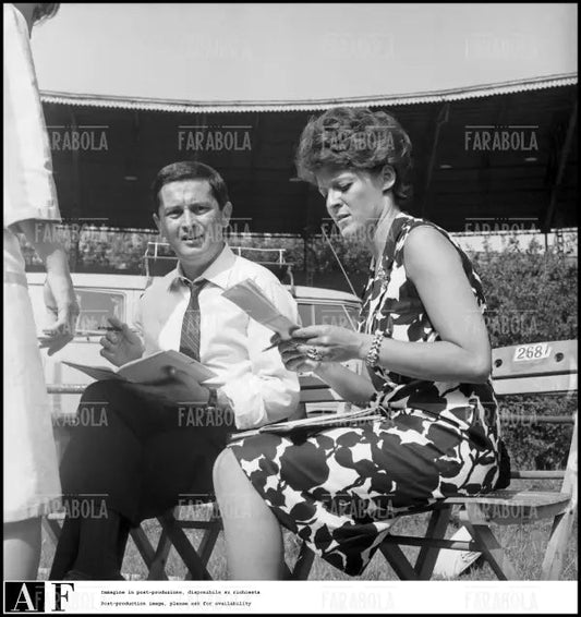 Lucio Flauto e Ady Marzano, presentatori, Concerto dei Beatles, Milano, 1965 - Farabola Immagine digitale