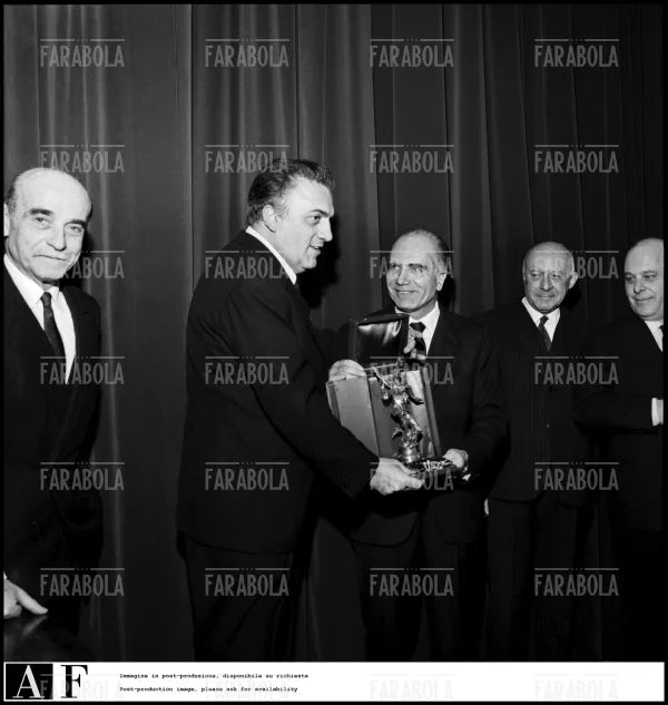 Lucio Fontana, Federico Fellini e Luigi Comencini, 1965 - Farabola Immagine digitale