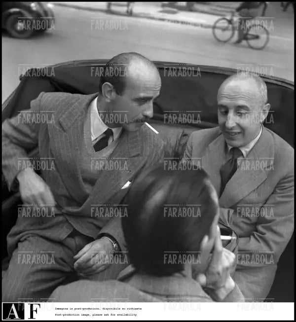 Lucio Fontana nel suo studio bombardato, 1946 - Farabola Immagine digitale