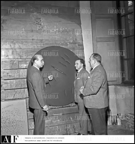 Lucio Fontana nel suo studio, Milano, 1959 - Farabola Immagine digitale