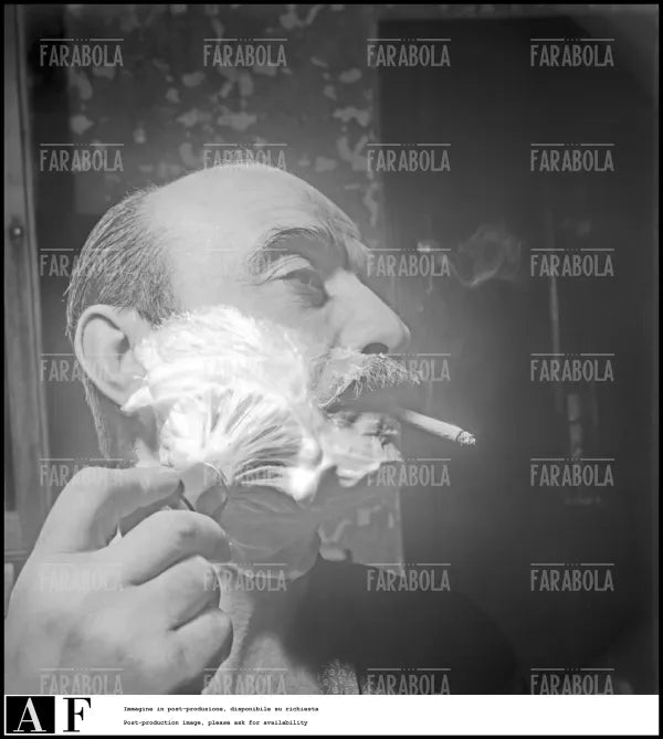 Lucio Fontana si fa la barba, 1950 - Farabola Immagine digitale