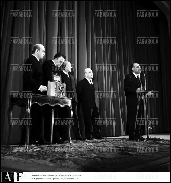 Luigi Comencini, Lucio Fontana e Federico Fellini, 1965 - Farabola Immagine digitale