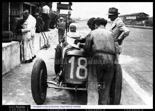 Luigi Premoli al Gp di Monza, 1934 - Farabola Immagine digitale