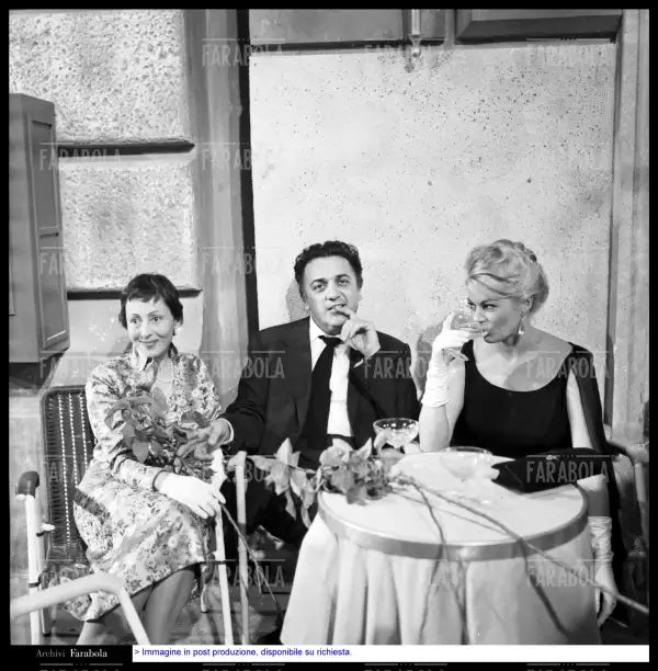 Luise Ranier, Federico Fellini e Anita Ekberg sul set de La Dolce Vita, 1959 - Farabola Immagine digitale