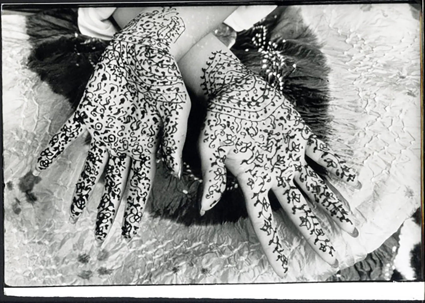 Mani di una donna indiana sposata 1992 Ft 38123 - Stampa 20x15 cm - Farabola Stampa ai sali d'argento