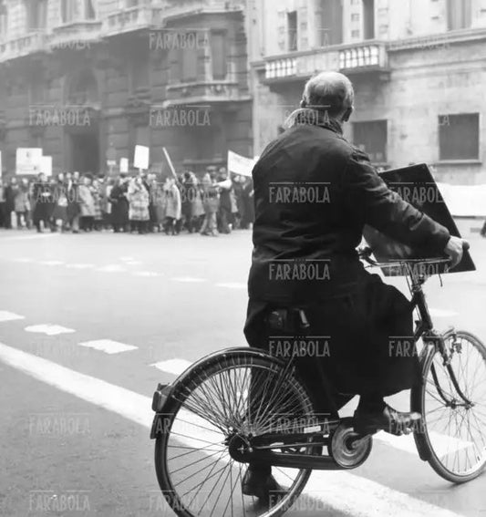 Manifestazione antifascista, Milano, 1971 - Farabola Immagine digitale