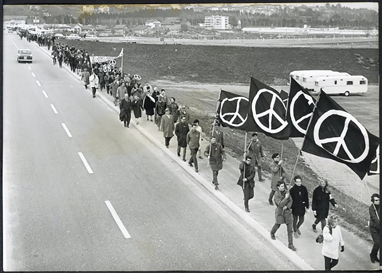 Manifestazione contro la guerra 1964 Ft 5176 - Stampa 18x13 cm - Farabola Stampa ai sali d'argento