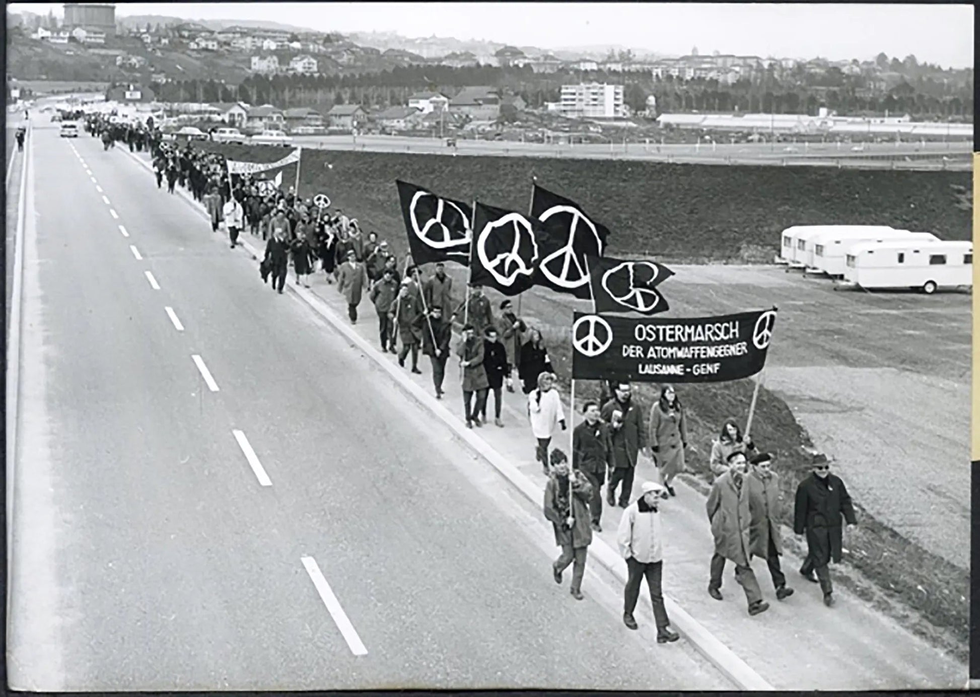 Manifestazione contro la guerra 1964 Ft 5187 - Stampa 18x13 cm - Farabola Stampa ai sali d'argento