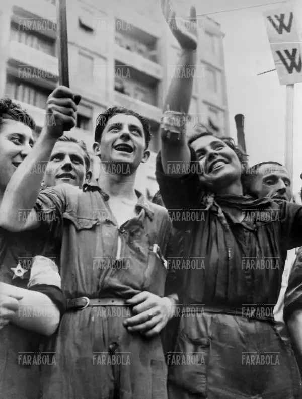 Manifestazione davanti al PCI, 1945 - Farabola Immagine digitale