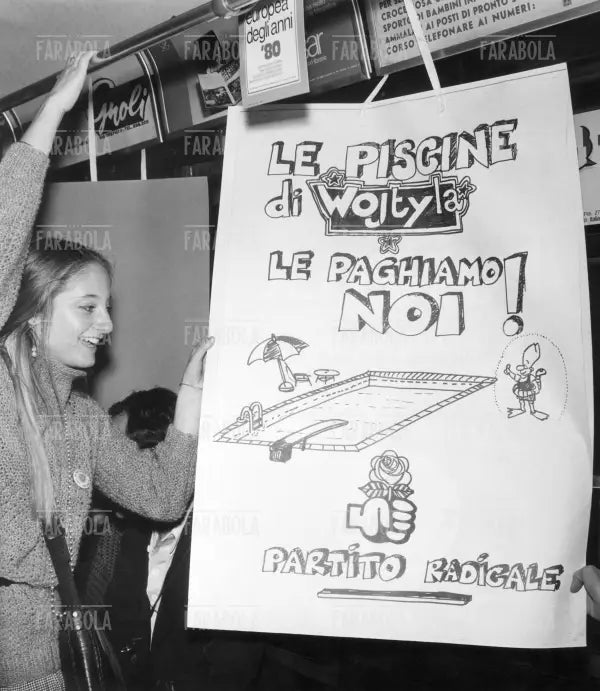 Manifestazione dei radicali sul tram, Milano, 1979 - Farabola Immagine digitale