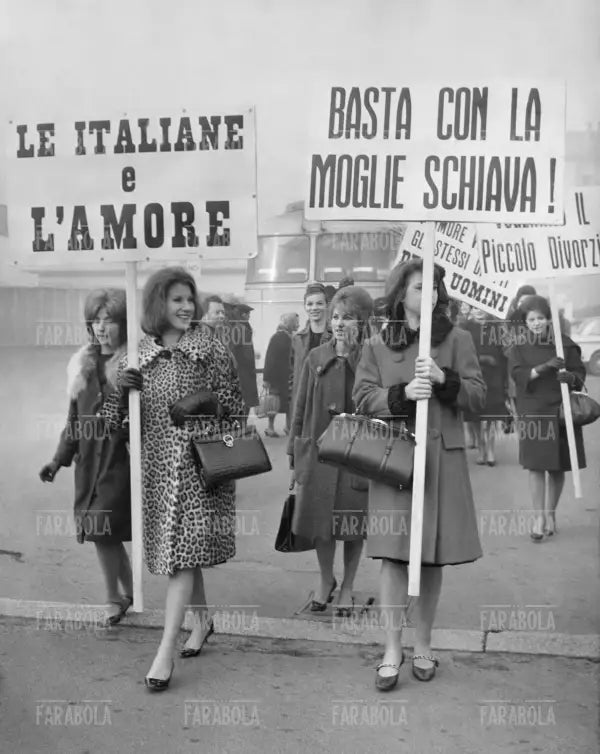 Manifestazione femminista, Milano, 1962 - Farabola Immagine digitale