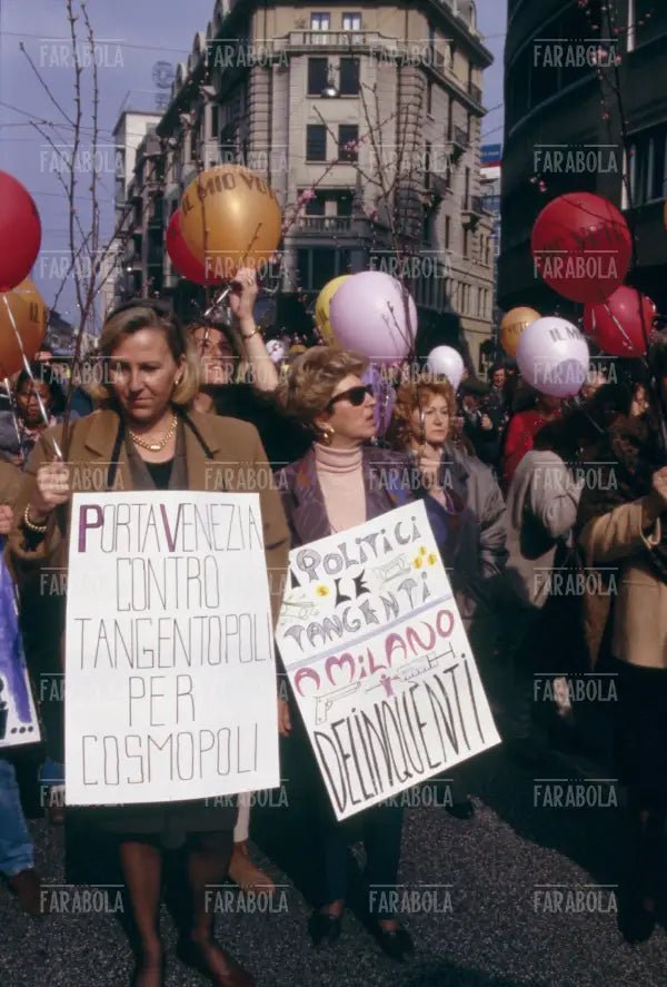 Manifestazione in Corso Buenos Aires contro Tangentopoli, Milano, 1993 - Farabola Immagine digitale