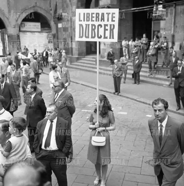 Manifestazione in solidarietà della Cecoslovacchia, Milano, 1968 - Farabola Immagine digitale