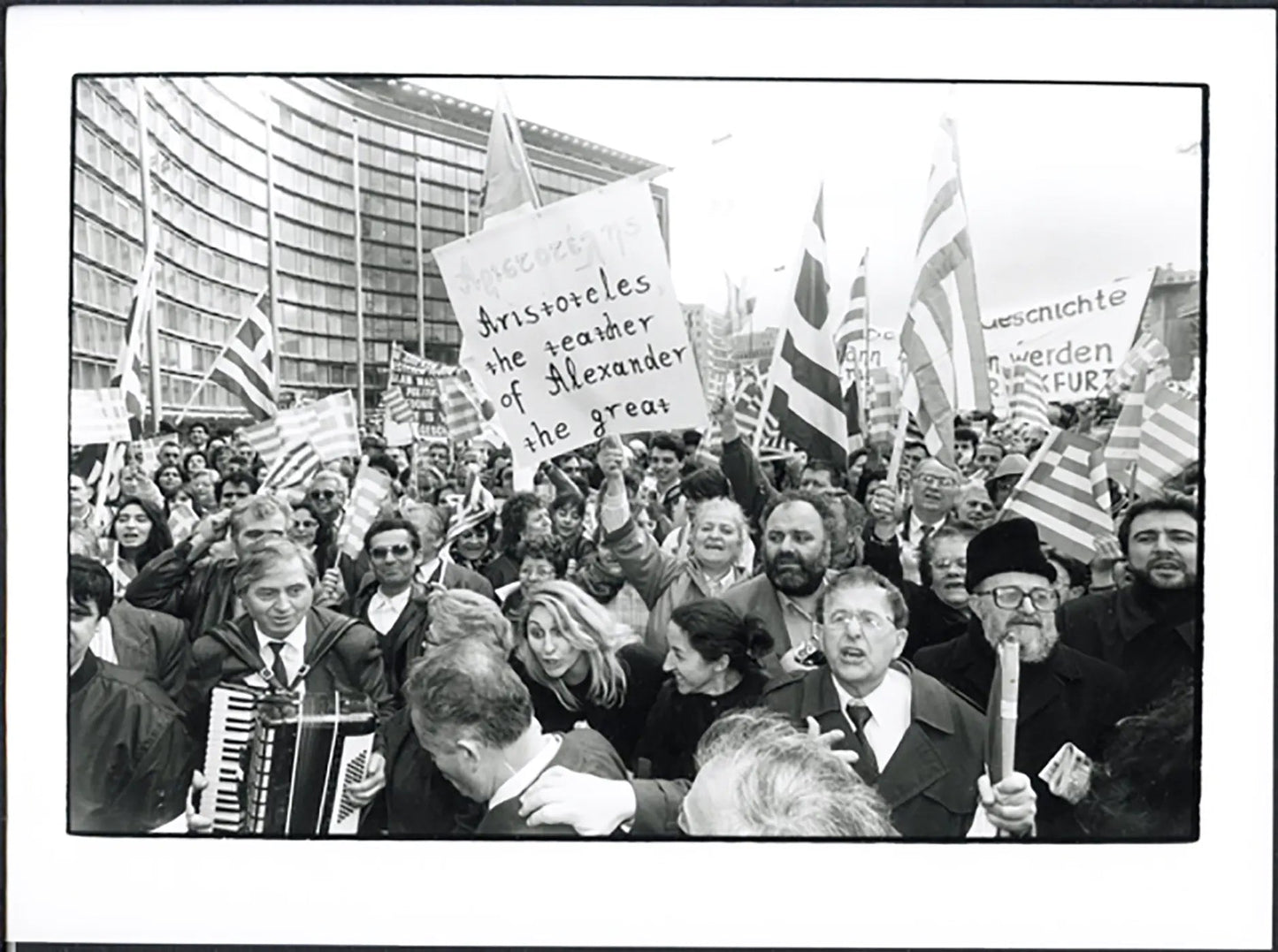 Manifestazione macedoni davanti a CEE 1992 Ft 5065 - Stampa 24x18 cm - Farabola Stampa ai sali d'argento