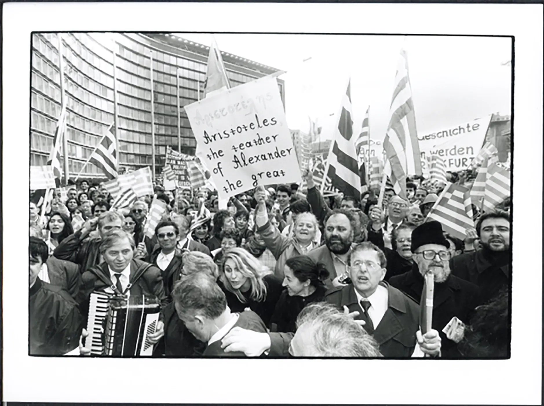 Manifestazione macedoni davanti a CEE 1992 Ft 5065 - Stampa 24x18 cm - Farabola Stampa ai sali d'argento
