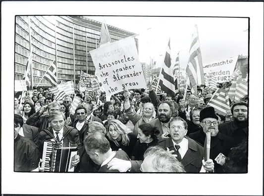 Manifestazione macedoni davanti a CEE 1992 Ft 5065 - Stampa 24x18 cm - Farabola Stampa ai sali d'argento