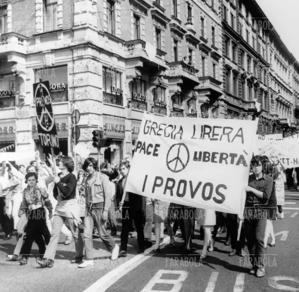 Manifestazione per la pace, Milano, 1967 - Farabola Immagine digitale
