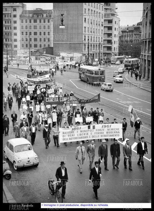 Manifestazione unitaria dei lavoratori delle campagne e dell'industria, 1961 - Farabola Immagine digitale