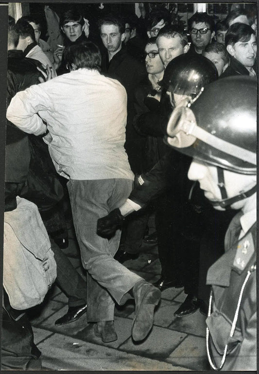 Manifestazioni studenti a Louvain 1968 Ft 4885 - Stampa 23x16 cm - Farabola breadcrumbs : fotografie - vintage; foto - vintage - societa