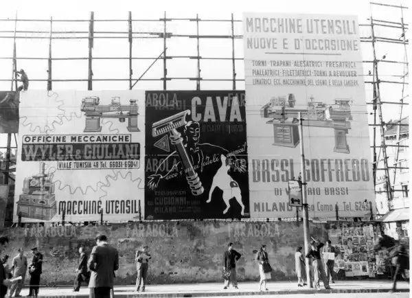Manifesti pubblicitari, Milano, 1947 - Farabola Immagine digitale