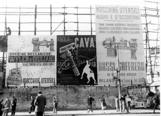 Manifesti pubblicitari, Milano, 1947 - Farabola Immagine digitale