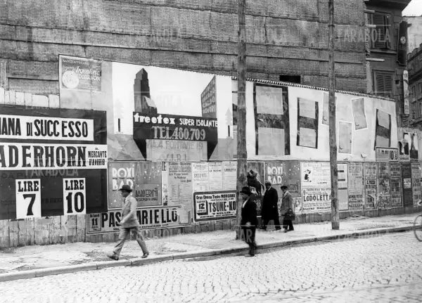 Manifesti pubblicitari, Roma, 1932 - Farabola Immagine digitale