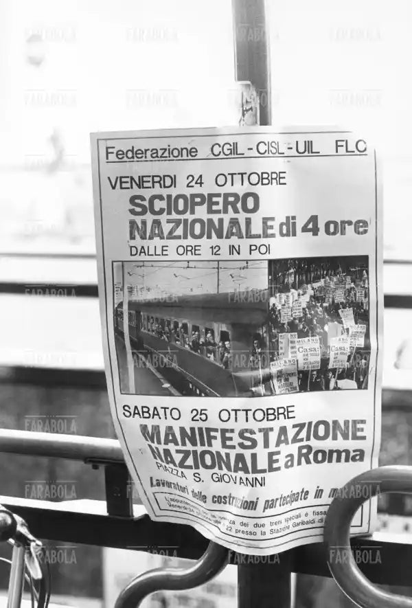 Manifesto affisso durante la manifestazione dei lavoratori Leyland - Innocenti, Milano, 1975 - Farabola Immagine digitale