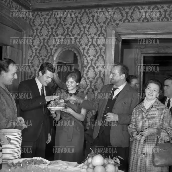 Marcello Mastroianni, Claudia Cardinale, Pierre Brasseur e Rina Morelli, Roma, 1959 - Farabola Immagine digitale