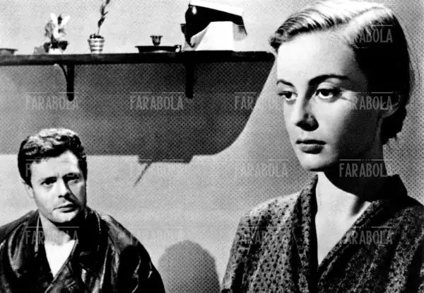 Marcello Mastroianni e Anna Maria Ferrero in una scena del film Cronache di poveri amanti, 1954 - Farabola Immagine digitale