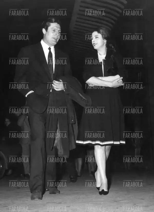 Marcello Mastroianni e Sandra Milo alla prima del film L'attico, 1963 - Farabola Immagine digitale