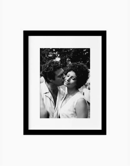 Marcello Mastroianni e Sophia Loren, film I Girasoli — stampa fine art con cornice nera