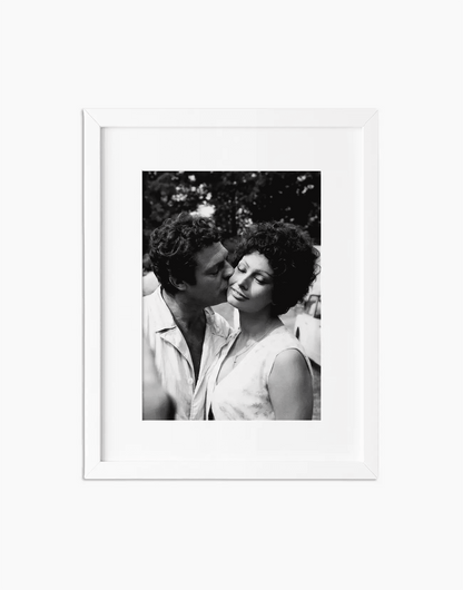 Marcello Mastroianni e Sophia Loren, film I Girasoli — stampa fine art con cornice bianca