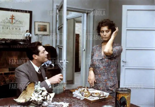 Marcello Mastroianni e Sophia Loren nel film Una giornata particolare, 1977 - Farabola Immagine digitale