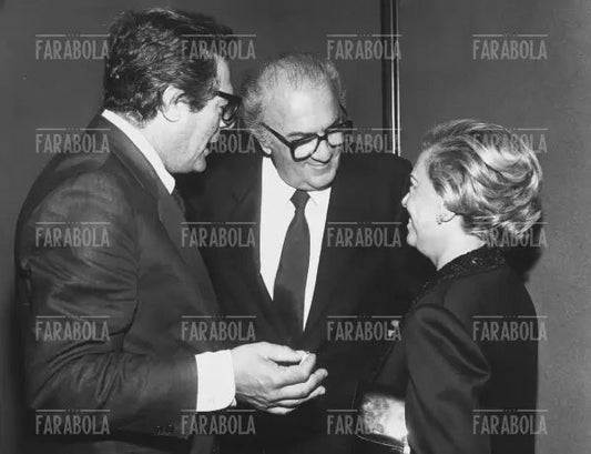 Marcello Mastroianni, Federico Fellini e Giulietta Masina, Milano, 1983 - Farabola Immagine digitale
