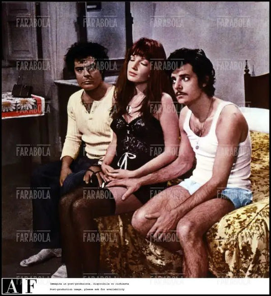 Marcello Mastroianni, Monica Vitti e Giancarlo Giannini nel film Dramma della gelosia..., 1970 - Farabola Immagine digitale