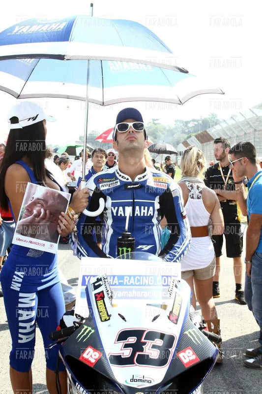 Marco Melandri su Yamaha YZF R1, World Championship Superbike, 2011 - Farabola Immagine digitale
