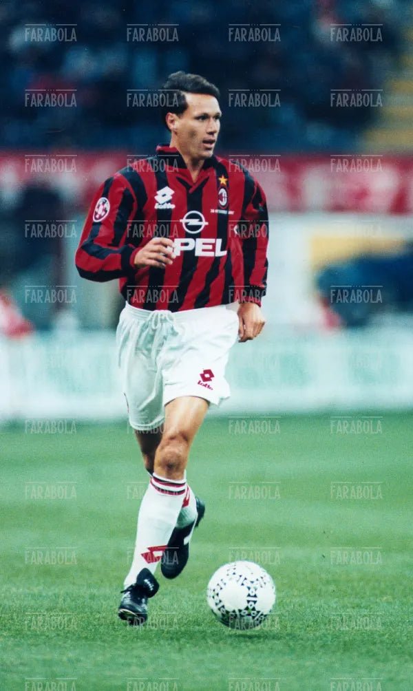 Marco van Basten, festa per l'addio al calcio di Franco Baresi, Milano, 1997 - Farabola Immagine digitale