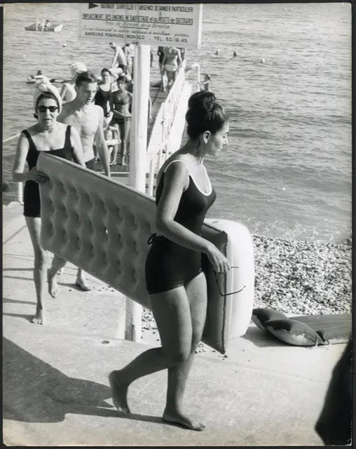 Maria Callas a Montecarlo Beach 1965 Ft 35965 - Stampa 21x27 cm - Farabola Stampa ai sali d'argento