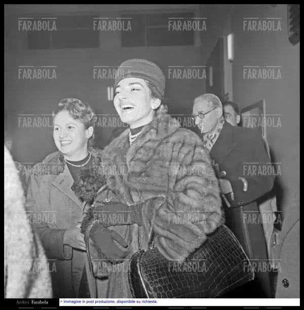 Maria Callas all'aeroporto di Malpensa, Milano, 1956 - Farabola Immagine digitale