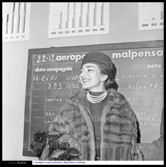 Maria Callas all'aeroporto di Malpensa, Milano, 1956 - Farabola Immagine digitale