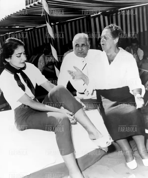 Maria Callas, Giovanni Battista Meneghini e Elsa Maxwell, Festival di Venezia, 1957 - Farabola Immagine digitale