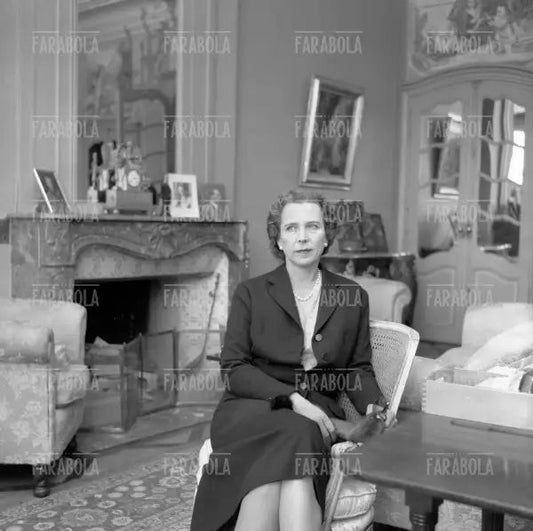 Maria José di Savoia nella sua casa in Svizzera, 1958 - Farabola Immagine digitale