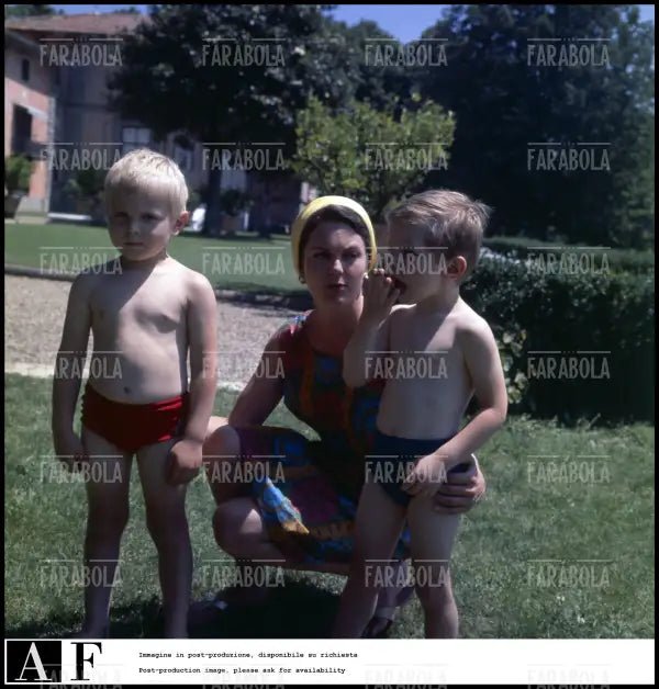 Maria Pia di Savoia con i figli, Firenze, 1963 - Farabola Immagine digitale