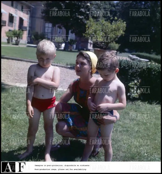 Maria Pia di Savoia con i figli, Firenze, 1963 - Farabola Immagine digitale