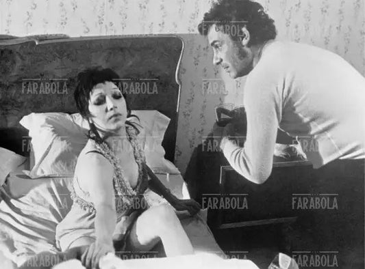 Mariangela Melato e Gian Maria Volonté in una scena del film La classe operaia va in Paradiso, 1971 - Farabola Immagine digitale