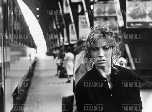 Mariangela Melato in una scena del film Oggetti smarriti, 1980 - Farabola Immagine digitale