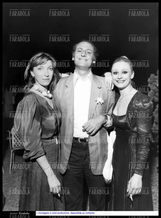 Mariangela Melato, Renzo Arbore e Raffaella Carrà, 1979 - Farabola Immagine digitale